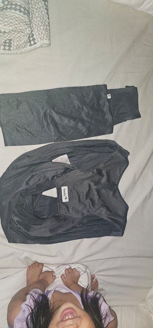Konny Baby Wrap Carrier (Category: Carriers & Slings) located in Makati City. Submitted by mindysshop (Listing ID 1406077403, Image 2). Description: Pre-loved baby carrier for 3 months and up babies until 10 kgs. Breathable and light Material. Take all with breathable ring carrier .