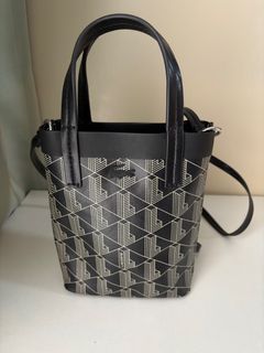 (Category: ) located in . Submitted by wardrobe_clearing (Listing ID 1405915321, Image 1). Description: .