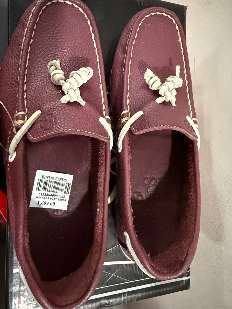 Leather Shoes - Maroon (Category: Loafers) located in Manila. Submitted by pickstuff (Listing ID 1405909050, Image 2). Description: - Maroon Seers Leather boat shoes - Size 7 - High quality leather - Unworn condition - White stitching and leather laces - Includes original box and tags - Original price tag attached .