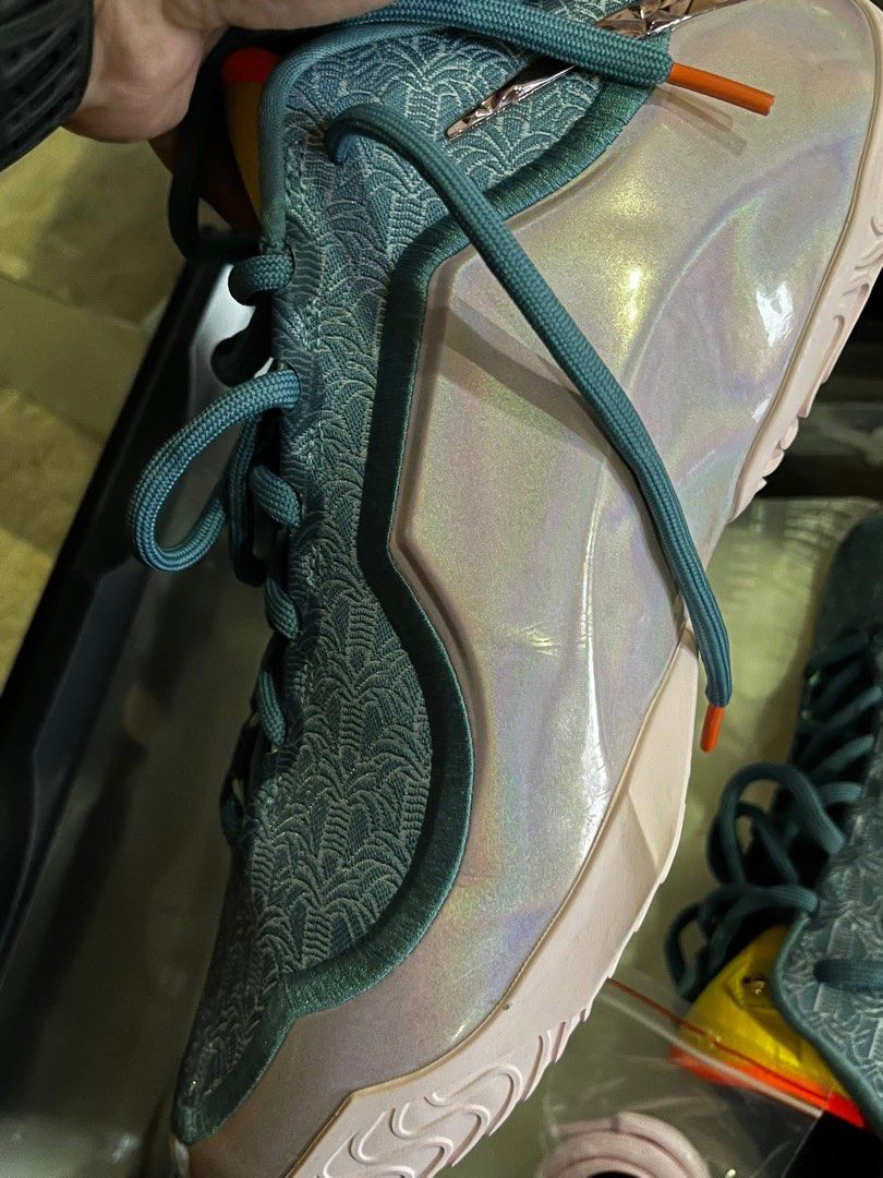 Lebron (Category: Sneakers) located in Taguig. Submitted by surefyr (Listing ID 1405944293, Image 3). Description: Miami TWICE Size 10.5 cm 28.5 8,000 good as NEW 9.9/10 pinang mALL lang pwede SA SOBRANG SELAN UNLI CHECK nike RELEASE FREE SHIPPING.