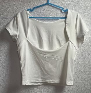 (Category: ) located in . Submitted by circleofwardrobe (Listing ID 1405909678, Image 1). Description: .