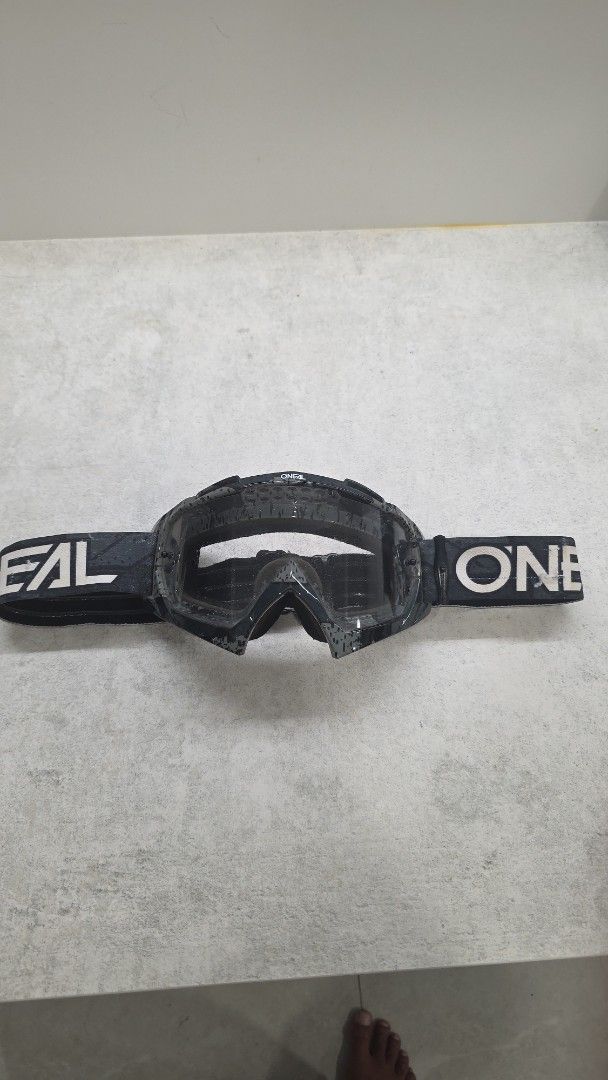 O'Neal Motocross Goggles (Category: Motorcycle Accessories) located in Singapore. Submitted by rizali (Listing ID 1406089781, Image 1). Description: still in condition..