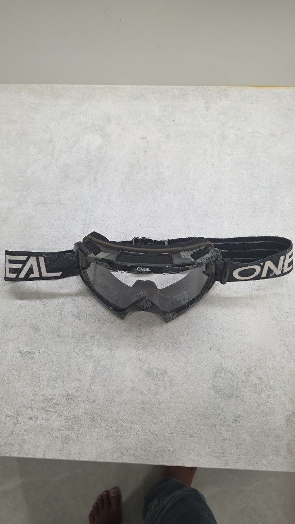 O'Neal Motocross Goggles (Category: Motorcycle Accessories) located in Singapore. Submitted by rizali (Listing ID 1406089781, Image 2). Description: still in condition..