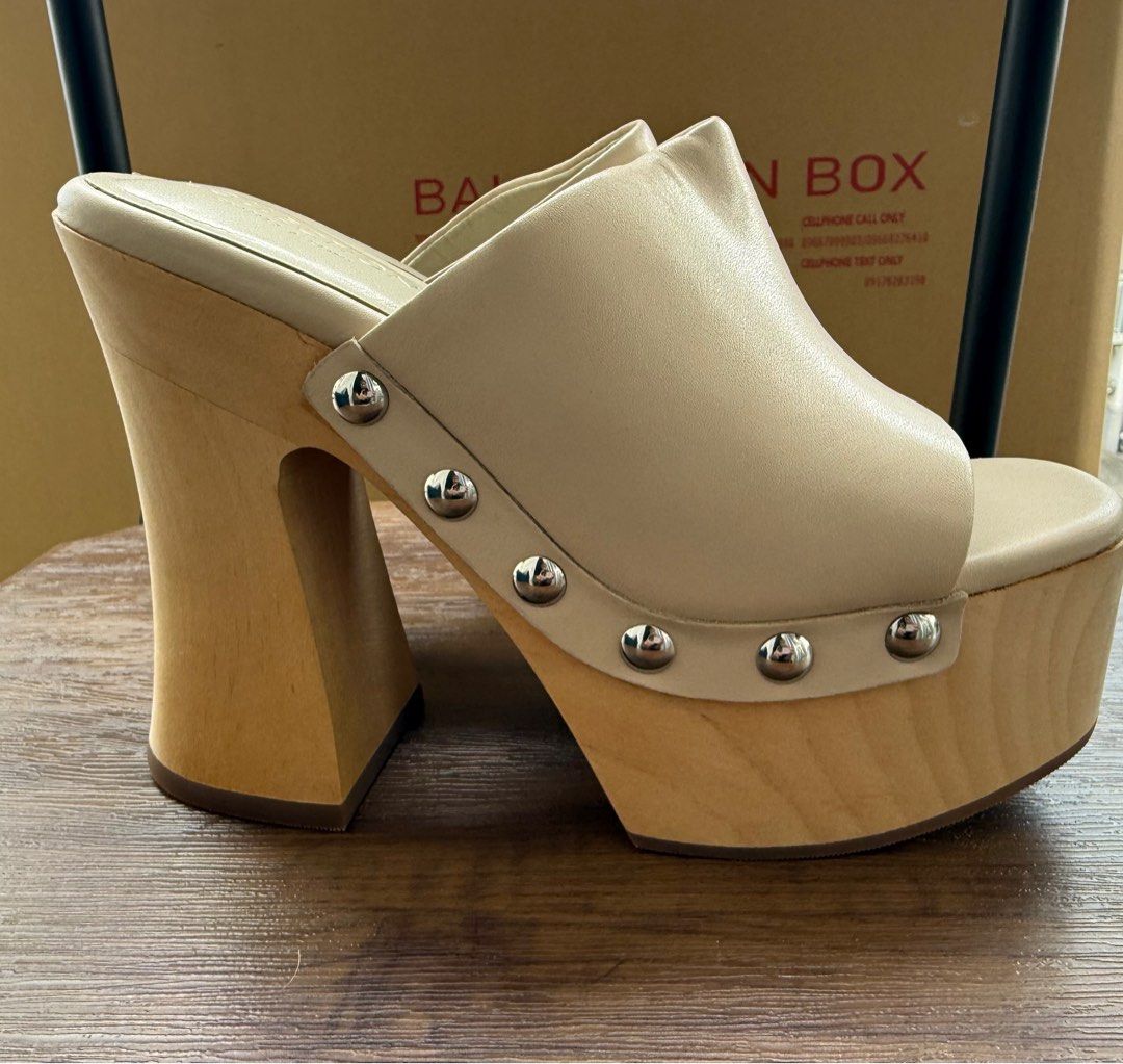 -AVAIL- PRELOVED CHARLES & KEITH Tabitha Platform Clogs (Category: Sandals) located in Cebu City. Submitted by himawari26 (Listing ID 1402794343, Image 2). Description: 🚚✨🌴 Shipping Update: ETA end of December 🚨 🌴✨🚚 ✨👠 PRELOVED WOMEN’S SHOES 👠✨ - CHARLES & KEITH Tabitha Platform Clogs - 𝗕𝗥𝗔𝗡𝗗: CHARLES & KEITH 𝗖𝗢𝗟𝗢𝗥: Chalk / Light Beige / Cream (Upper) with Natural Wood-Tone Sole 𝗦𝗧𝗬𝗟𝗘: Platform Mules / Clogs / Slip-on Sandal