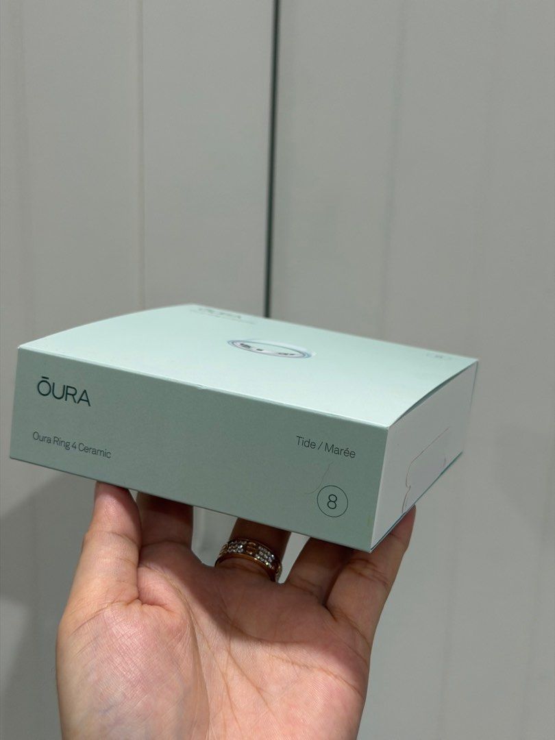 Oura ring 4 ceramic (Category: Wearables & Smart Watches) located in Las Pinas. Submitted by mimikaii (Listing ID 1405947971, Image 2). Description: Color/tide/ maree With membership 1yr Size 8.