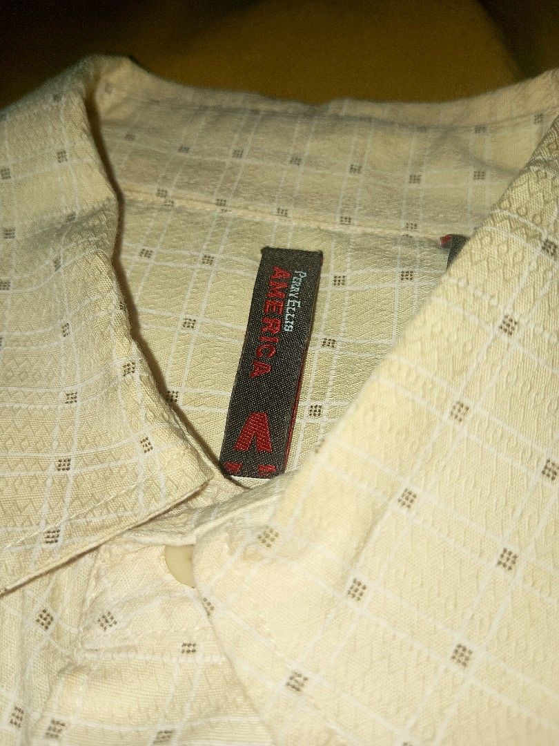 Perry Ellis America Men's Button Down Polo (Category: Tshirts & Polo Shirts ) located in Manila. Submitted by jo_shinmura (Listing ID 1406075016, Image 1). Description: needs wash mahirap idescribe color niya, di fully makuha ng cam. offwhite na leaning na sa peach, pero in some lighting pale offwhite yellow naman (like yung closeup pics naay flash).