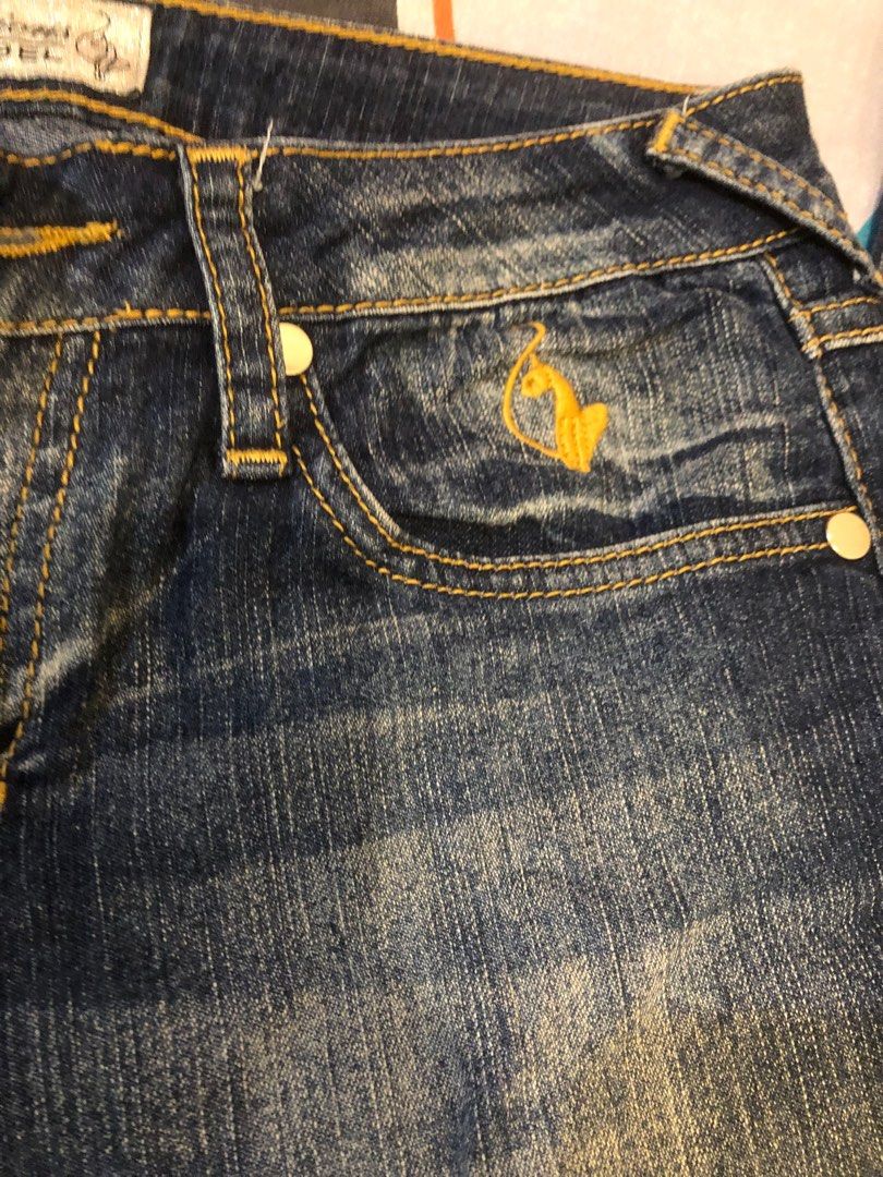 Phat Silver Label Jeans (Category: Jeans) located in Pasig City. Submitted by boundless93 (Listing ID 1406066388, Image 2). Description: 5 on tag, fits 30-31 Semi stretch With freebie.
