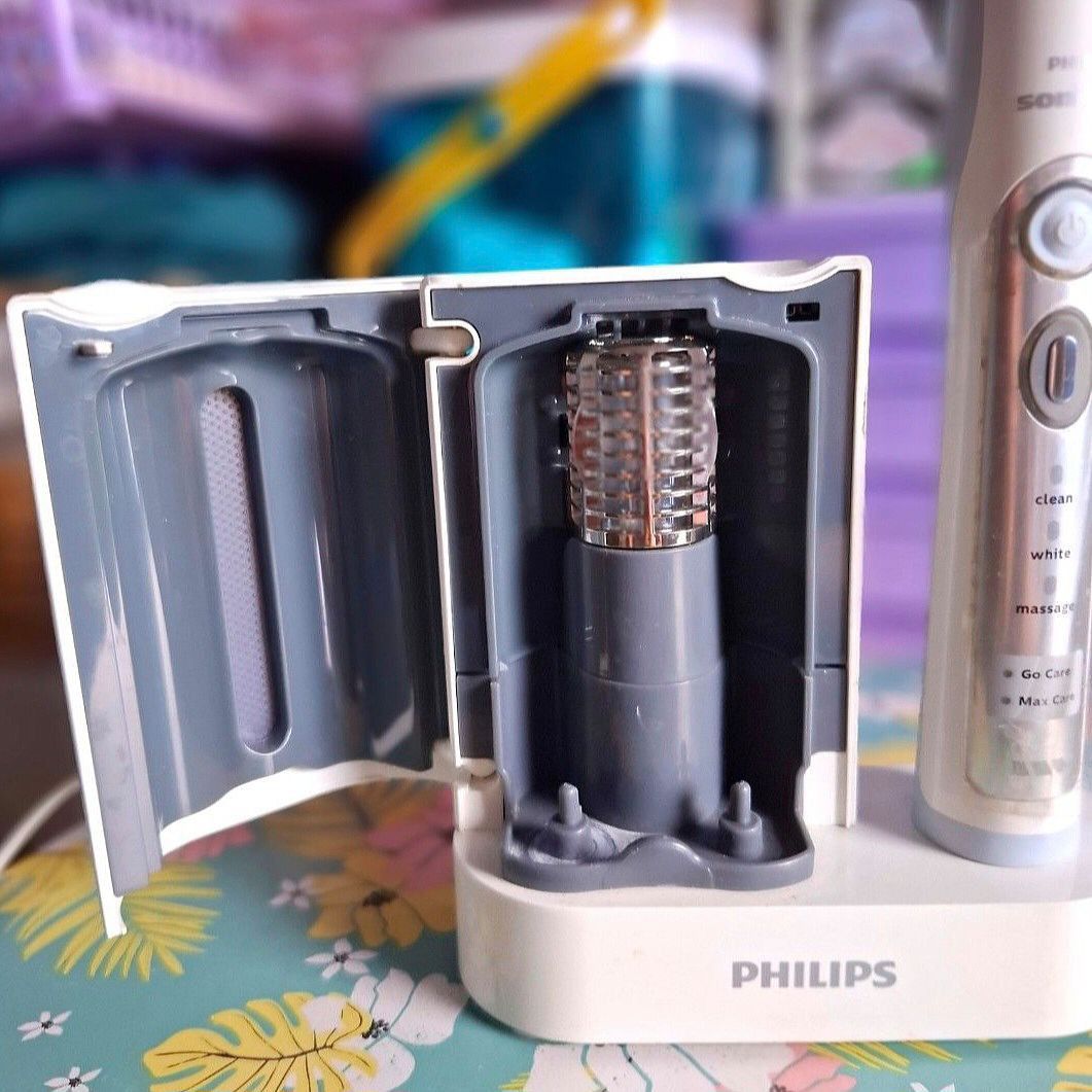 Philips Sonicare hx6920 DiamondClean Smart Toothbrush (Category: Oral Care) located in Quezon City. Submitted by ana-chan (Listing ID 1406094298, Image 3). Description: Philips Sonicare UV Sanitizer Charger HX6160 & Sterilization case for Almost electric toothbrush. ALREADY CLEAN & SANITIZED -With 4 unused replacement toothbrush heads. -In excellent working condition -No more box 📍 Loc: Sauyo, QC Can do same day delivery; or any of your prefer c