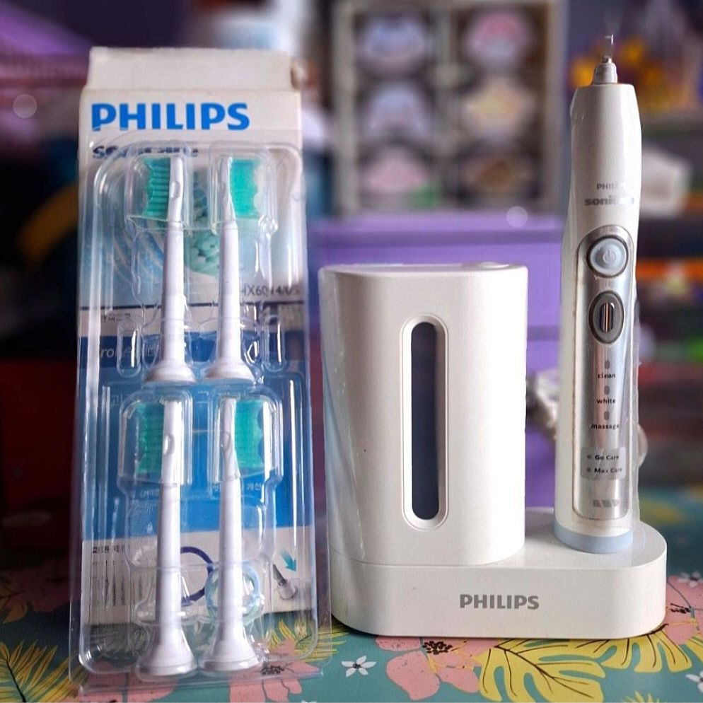Philips Sonicare hx6920 DiamondClean Smart Toothbrush (Category: Oral Care) located in Quezon City. Submitted by ana-chan (Listing ID 1406094298, Image 1). Description: Philips Sonicare UV Sanitizer Charger HX6160 & Sterilization case for Almost electric toothbrush. ALREADY CLEAN & SANITIZED -With 4 unused replacement toothbrush heads. -In excellent working condition -No more box 📍 Loc: Sauyo, QC Can do same day delivery; or any of your prefer c