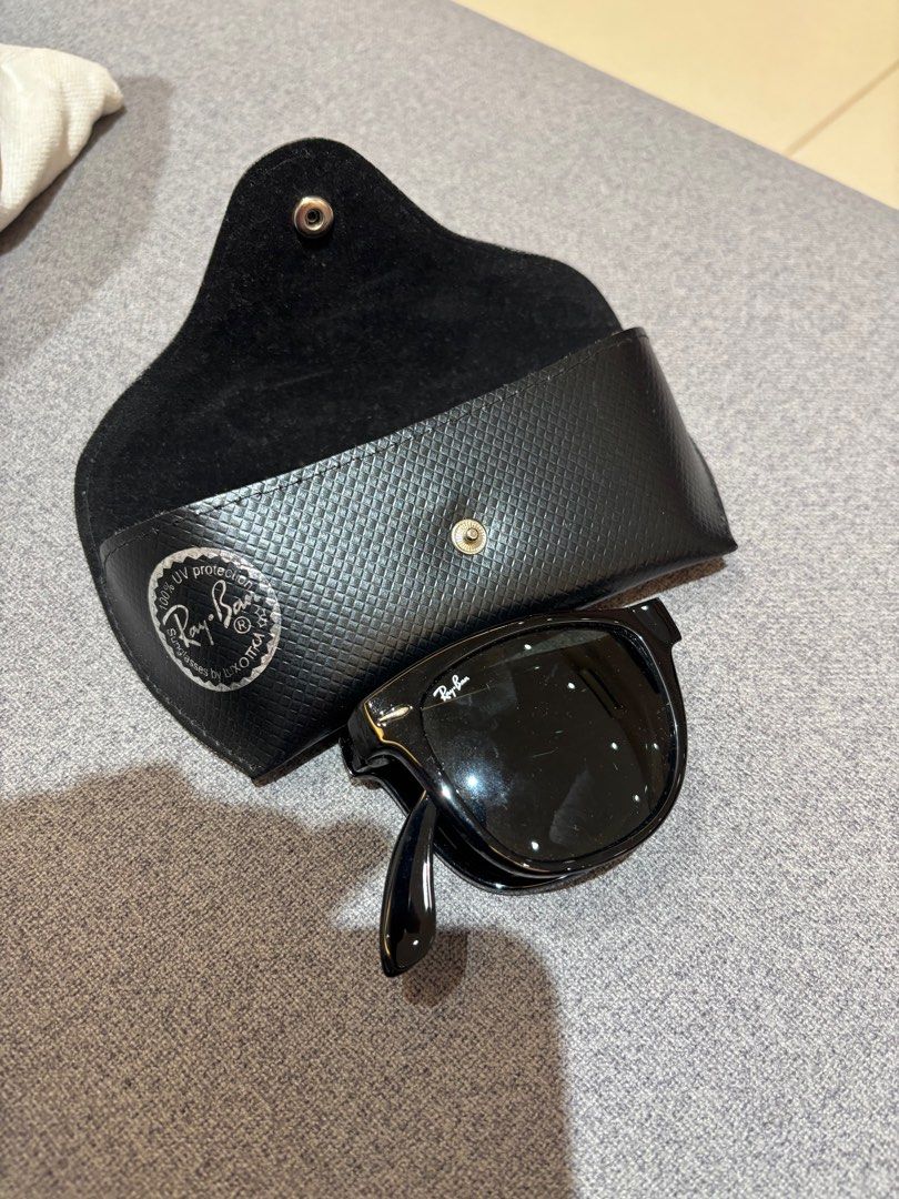 Ray-Ban Wayfarer Folding Sunglasses (Category: Sunglasses & Eyewear) located in Pasig City. Submitted by janinedee (Listing ID 1406028687, Image 1). Description: .
