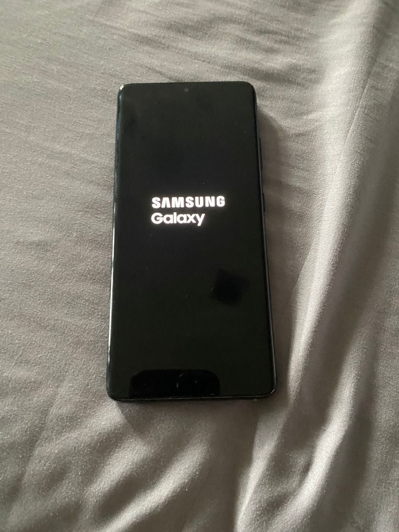 Samsung S21 Ultra 5G (Category: Samsung) located in Caloocan City. Submitted by alonsovlop71624 (Listing ID 1405952201, Image 1). Description: Selling Price: 6k RUSH Non-Nego Loc: Katipunan (Quezon City) Can meetup at my area of choice/ship MOP: GCASH/Bank Transfer Model: Samsung Galaxy S21 Ultra 5G Storage: 256GB RAM: 16GB Network: 5G capable Display: 6.8" Dynamic AMOLED 2X, 120Hz Camera: 108MP main + 12MP ultrawide + 2x 10MP telephoto Battery: 