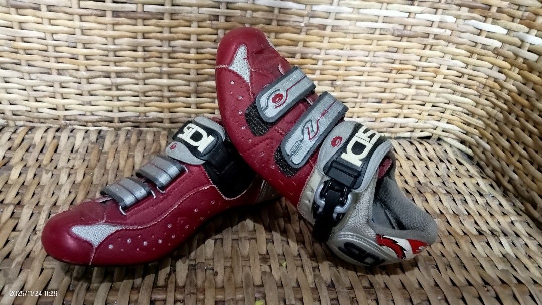 SIDI cycling/bikers shoes (Category: Sneakers) located in Davao. Submitted by xeiron040603591 (Listing ID 1405934537, Image 1). Description: Size 39 exact sizing.