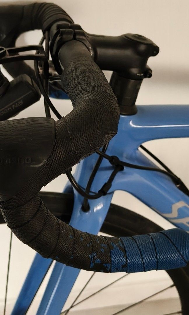 Specialized Tarmac SL6 Comp (Category: Bicycles) located in Singapore. Submitted by susie04 (Listing ID 1405927118, Image 3). Description: - Full Shimano Ultegra Group Set - Size 44 - Includes saddle bag - Includes water bottle cages - Cleaned after every ride - Handlebar tape newly changed - Will throw in a helmet, if needed.