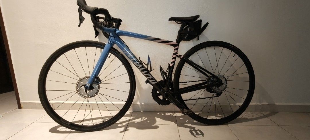 Specialized Tarmac SL6 Comp (Category: Bicycles) located in Singapore. Submitted by susie04 (Listing ID 1405927118, Image 1). Description: - Full Shimano Ultegra Group Set - Size 44 - Includes saddle bag - Includes water bottle cages - Cleaned after every ride - Handlebar tape newly changed - Will throw in a helmet, if needed.
