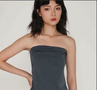(Category: ) located in . Submitted by circleofwardrobe (Listing ID 1405911055, Image 1). Description: .