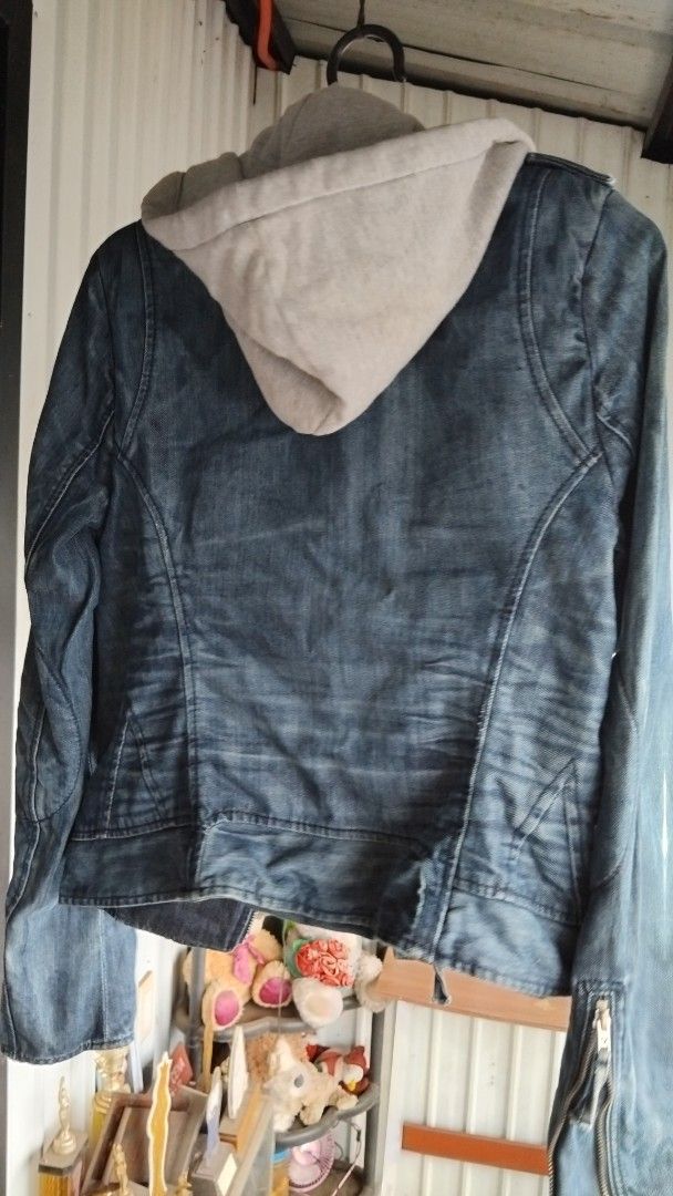 True Religion Moto Hoodie (Category: Coats, Jackets and Outerwear) located in Maramag. Submitted by acejoemari (Listing ID 1405950280, Image 3). Description: True Religion Moto Hoodie •Rare (Haven't found anything similar in the listings • Mala vkei (Women's pero it will fit kung slender ka) • Hard to let go (it fits me so well) Dimension: • Shoulder: 18 inches • Bust: 18 inches • Waist: 16 inches • Sleeve: 25.5 inches • Lenght: 21.5 inches.