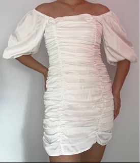 (Category: ) located in . Submitted by circleofwardrobe (Listing ID 1405910820, Image 1). Description: .