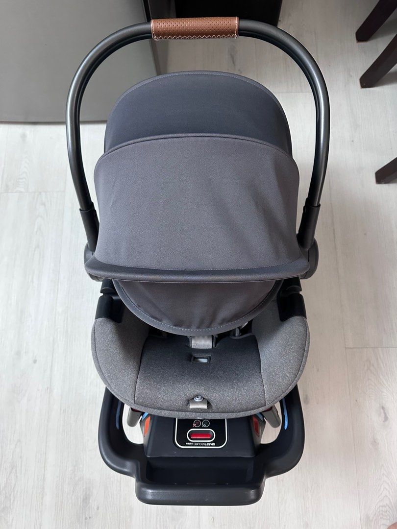 UPPAbaby ARIA Infant Car Seat (Category: Car Seats) located in Taguig. Submitted by beanutputter00 (Listing ID 1406010802, Image 3). Description: UPPAbaby Aria Car Seat Lightweight at only 6 lbs, making it ideal for errands, doctor appointments, and everyday use. Suitable for babies from 4 lbs to 35 lbs, and comes with both preemie and infant inserts. Includes the base with ISOFIX and an auto-retracting LATCH for easy, secure installation. Also f