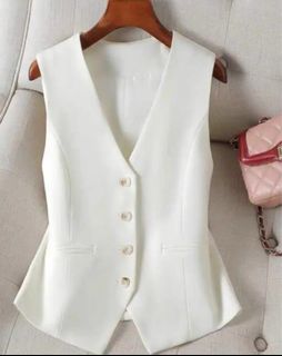 (Category: ) located in . Submitted by circleofwardrobe (Listing ID 1405909475, Image 1). Description: .