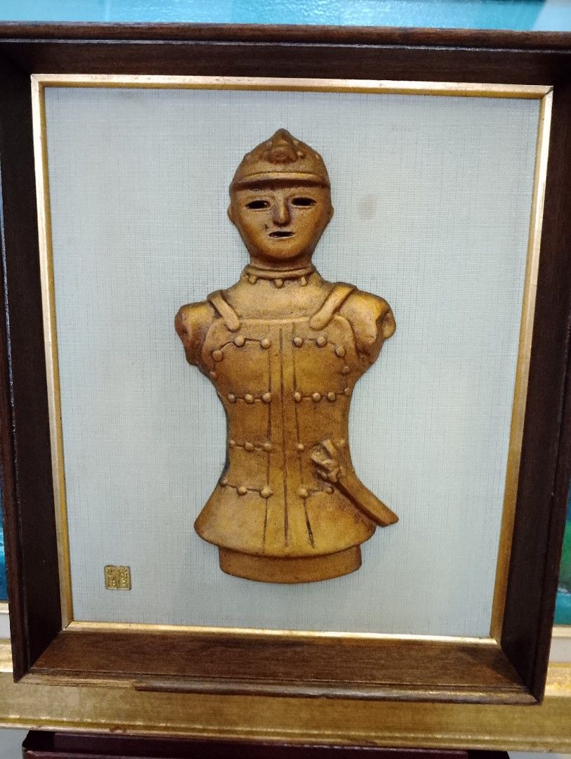 Vintage Framed Bronze Haniwa Warrior Bust Wall Decor (Category: Wall Decor) located in Binangonan. Submitted by stufflikedat (Listing ID 1406026262, Image 2). Description: Vintage Japanese Haniwa Warrior bronze framed sculpture with makers gold markers or signiture approx 10"x 5" in excellent condition with visible chipping on the wooden frame approx 14"x12" for 2.2k + shipping.