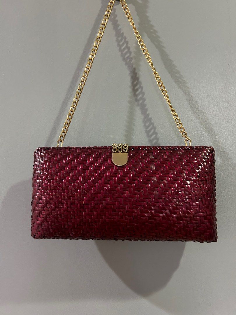wine red Woven Handbag with Gold Chain (Category: Shoulder Bags) located in Paranaque City. Submitted by glvillz (Listing ID 1406043785, Image 3). Description: - Wine red woven handbag - Features a stylish gold chain - Unique woven design - Perfect for any occasion - Excellent condition - can be a clutch when chain is tucked in .