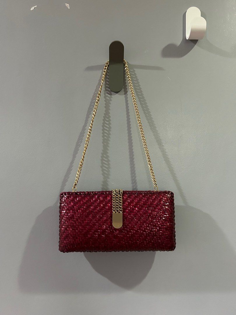 wine red Woven Handbag with Gold Chain (Category: Shoulder Bags) located in Paranaque City. Submitted by glvillz (Listing ID 1406043785, Image 1). Description: - Wine red woven handbag - Features a stylish gold chain - Unique woven design - Perfect for any occasion - Excellent condition - can be a clutch when chain is tucked in .