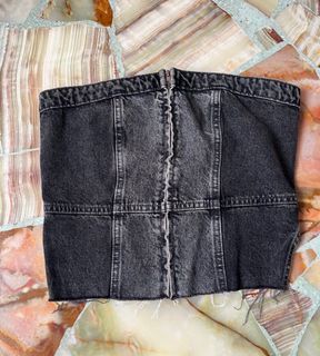 (Category: ) located in . Submitted by circleofwardrobe (Listing ID 1405909853, Image 1). Description: .