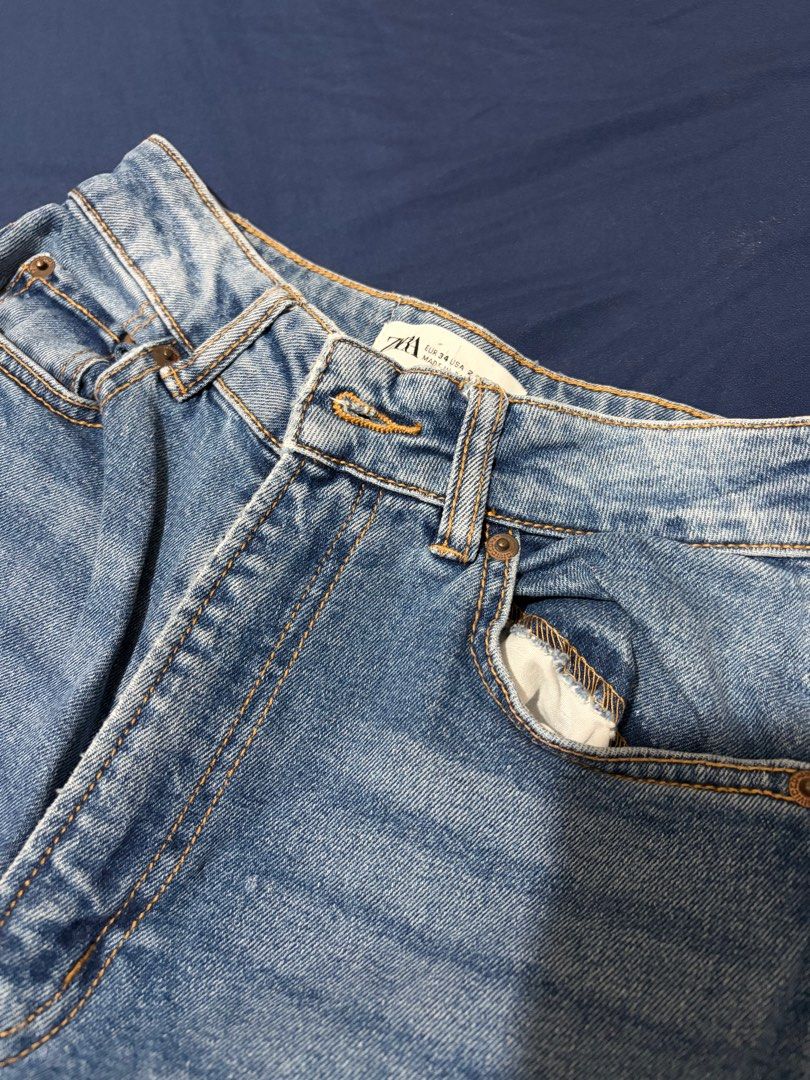 Zara Mom Jeans (Category: Jeans) located in Manila. Submitted by garlicbread19 (Listing ID 1405980261, Image 1). Description: Can fit 24 - 26 waist line!.