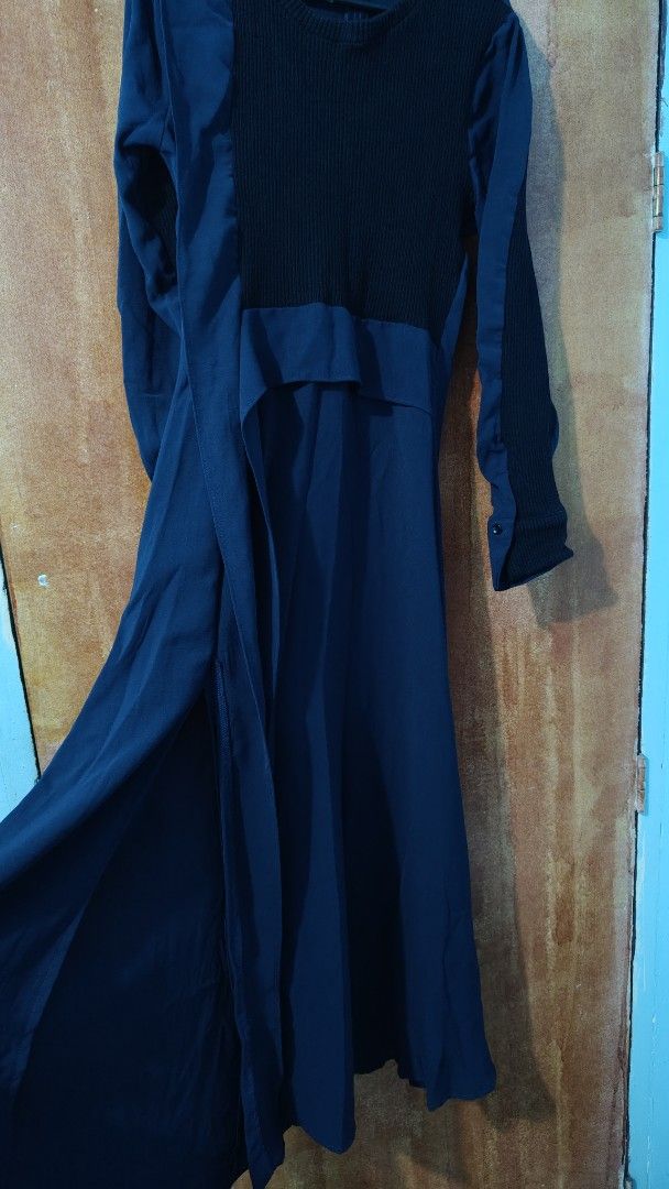 Zara Navy Blue/Black Maxi Dress (Category: Dresses) located in Paranaque City. Submitted by _minasells (Listing ID 1405920878, Image 2). Description: - Zara two toned navy blue/black maxi dress - Ribbed black bodice - High slit on one side - Back zipper closure - Worn once during YEP, see last pic for WW photo - no flaws, rfs: decluttering.