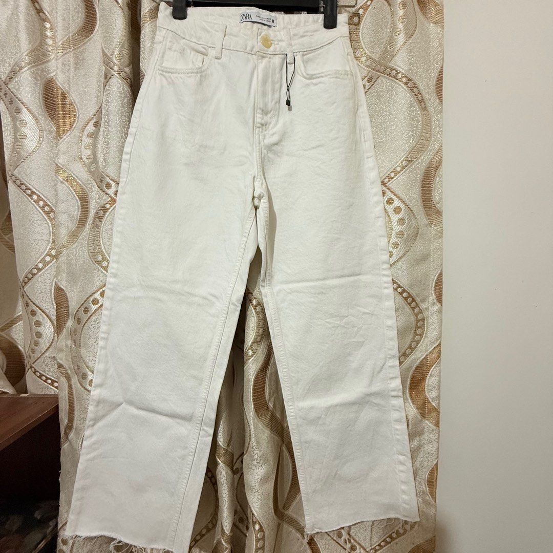 Zara White straight Leg Jeans (Category: Jeans) located in Baguio. Submitted by baguiogurl2 (Listing ID 1405952711, Image 1). Description: Size 26 laid flat via TM Length 37.5 Brand new & HIGH QUALITY 100% COTTON Last price posted No when worn pics.