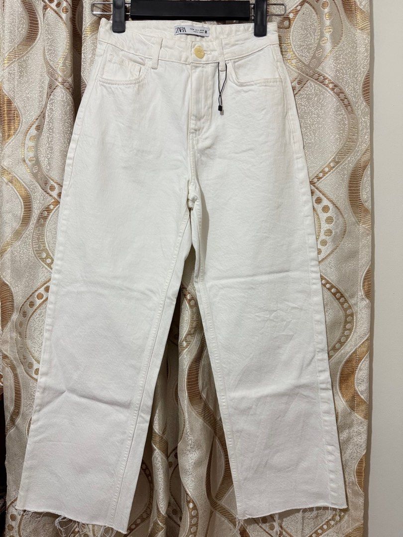 Zara White straight Leg Jeans (Category: Jeans) located in Baguio. Submitted by baguiogurl2 (Listing ID 1405952711, Image 2). Description: Size 26 laid flat via TM Length 37.5 Brand new & HIGH QUALITY 100% COTTON Last price posted No when worn pics.