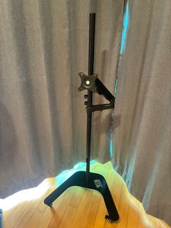 Screen Movable Mount with Pneumatic Arm