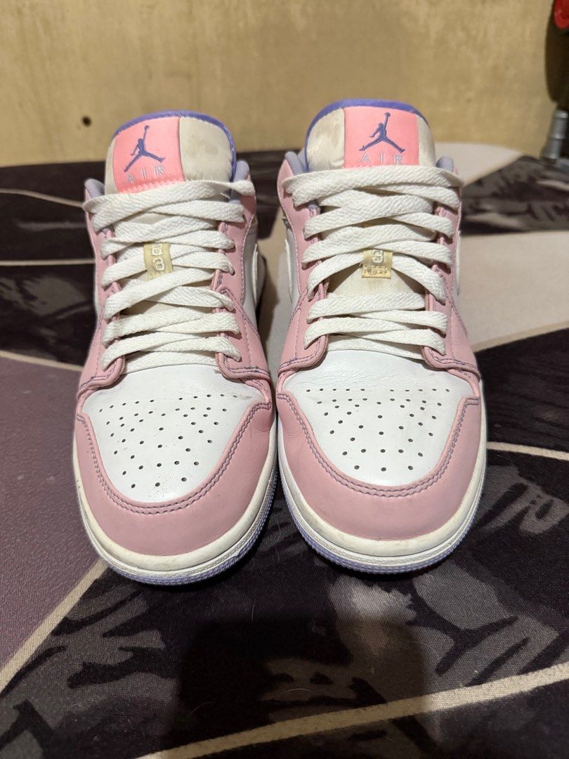 Air Jordan 1 Low SE "Arctic Punch" (Category: Sneakers) located in Quezon City. Submitted by byklo (Listing ID 1406202889, Image 1). Description: With extra laces (hindi pa nagagamit) With Original Box Will clean na din before shipping Will give discount if kukunin agad Message me for more info and photos.