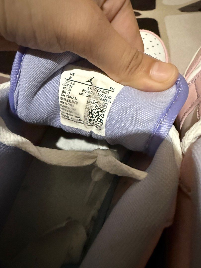 Air Jordan 1 Low SE "Arctic Punch" (Category: Sneakers) located in Quezon City. Submitted by byklo (Listing ID 1406202889, Image 3). Description: With extra laces (hindi pa nagagamit) With Original Box Will clean na din before shipping Will give discount if kukunin agad Message me for more info and photos.