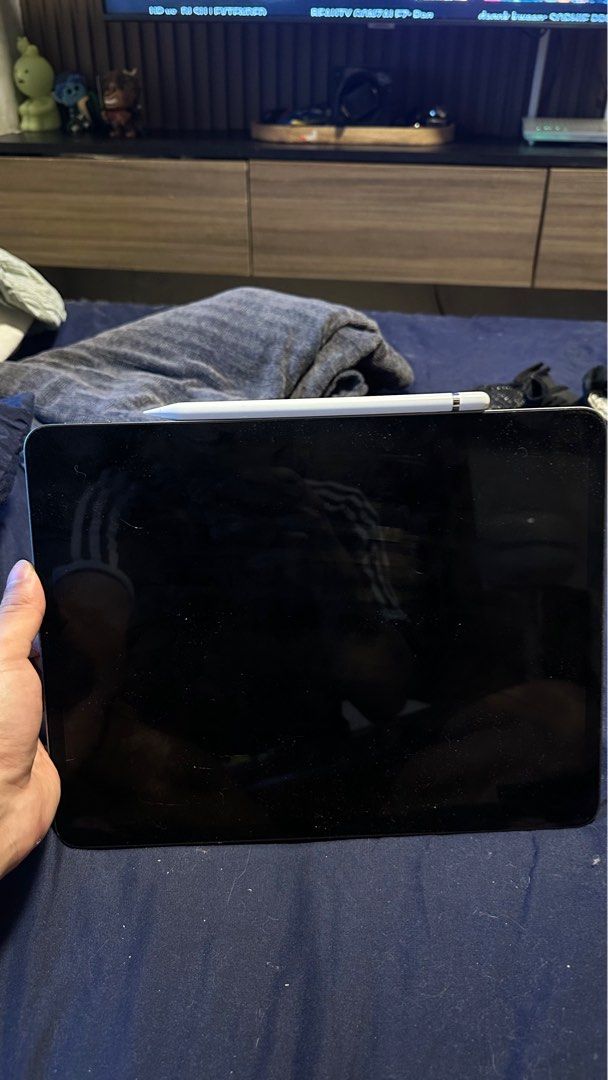 Apple iPad Pro with Pencil (Category: iPad) located in Manila. Submitted by jaredsibay94460 (Listing ID 1406190765, Image 1). Description: Hello! - Ipad Pro 4th Generation (12.9 inches) - 1TB - Minor Scratches at the back - All Edges and Scratches are NOT Noticeable - Work’s Perfectly (camera, screen, and face ID) *Negotiable* Send me a Message for any questions or Concerns!.