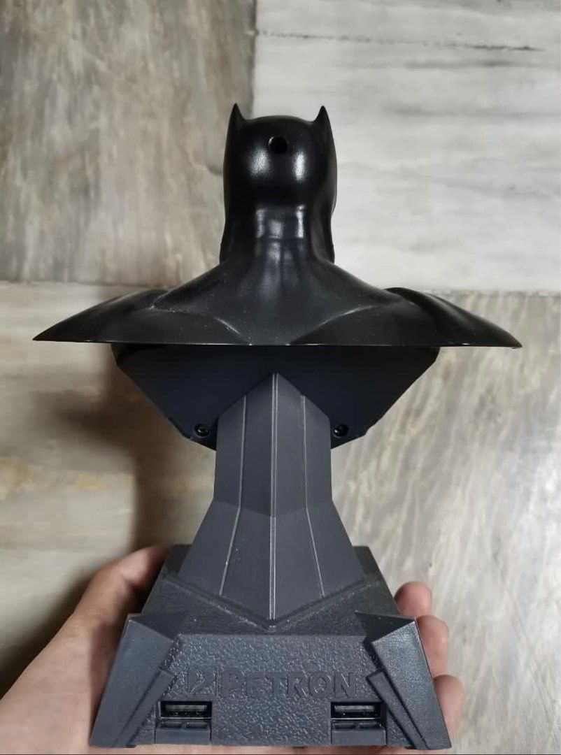 DC Batman USB Hub (Petron Gadget Collectibles) (Category: Figurines & Statues) located in Valenzuela. Submitted by caulfieldscollection (Listing ID 1406178949, Image 2). Description: Petron Gadget Collectibles DC Action Figure Still in very good condition No damages, no issues Original Box not included The Batman USB Hub has a coiled USB cable at the bottom compartment to connect to a laptop or PC. Two USB ports at the back can be used to connect