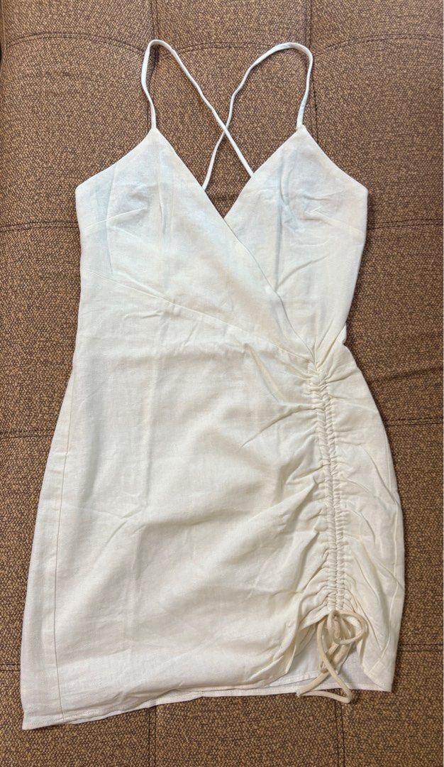 Bershka Linen dress (Category: Dresses) located in Barugo. Submitted by green.trendsetter (Listing ID 1406101633, Image 1). Description: Closet clear-out!✨ Well-loved pieces looking for a new home 💕 Rfs: moving abroad.