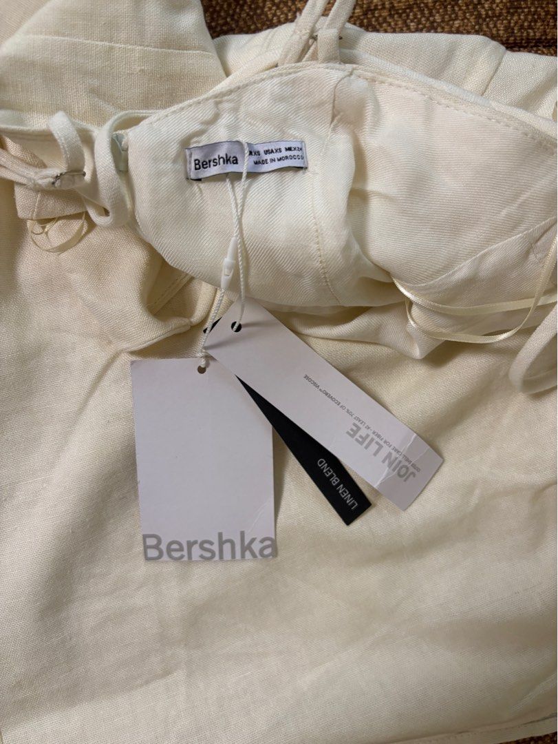 Bershka Linen dress (Category: Dresses) located in Barugo. Submitted by green.trendsetter (Listing ID 1406101633, Image 3). Description: Closet clear-out!✨ Well-loved pieces looking for a new home 💕 Rfs: moving abroad.
