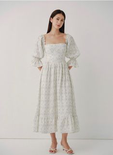 (Category: ) located in . Submitted by whiteflorals (Listing ID 1406262744, Image 1). Description: .