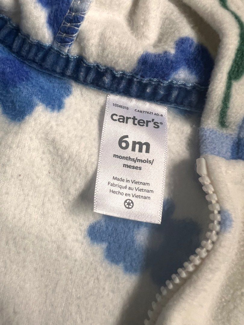 Carter's Floral Onesie 6 Months (Category: Babies & Kids Fashion) located in Paranaque City. Submitted by allabautstuff (Listing ID 1406143213, Image 2). Description: - Carter's baby onesie - Size: 6 months - Features a floral pattern - Full zipper for easy wear - Includes a hood - Made in Vietnam.