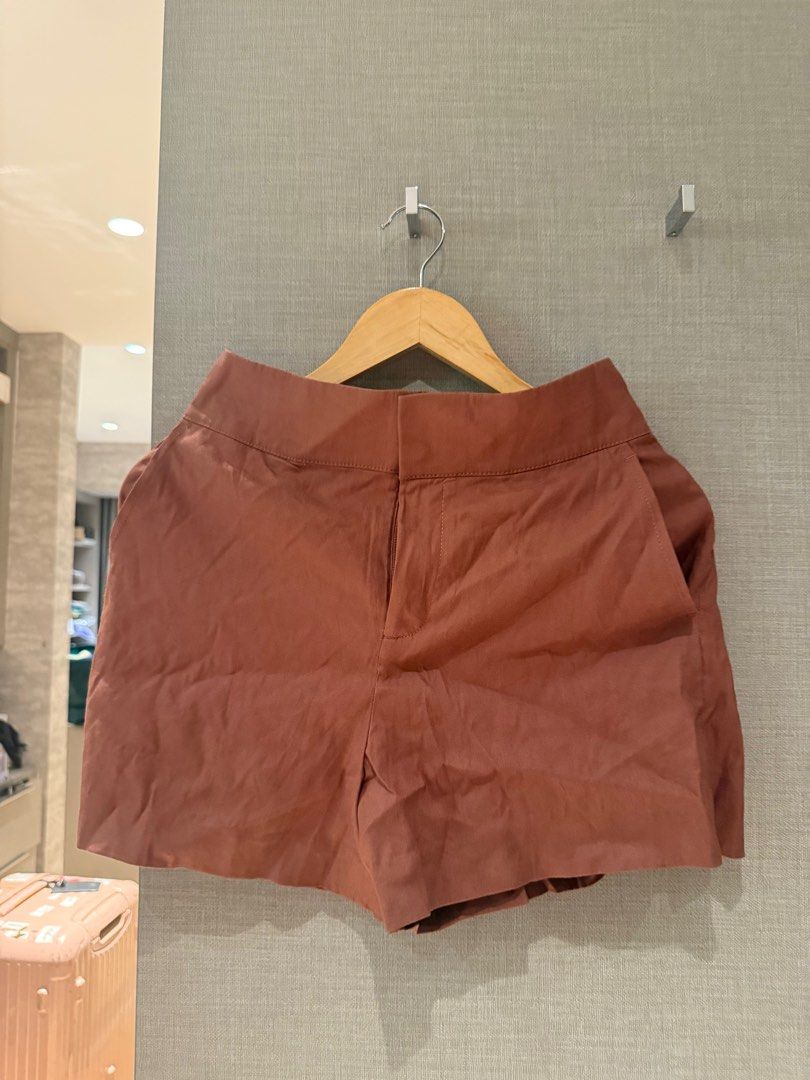 Club Monaco Brown Shorts Size 2 (Category: Shorts) located in Quezon City. Submitted by patpotpit (Listing ID 1406199367, Image 1). Description: Club Monaco brown shorts. Features a high-waisted design. Size 2. The shorts are a solid brown color. Made in Vietnam. The shorts are hanging on a wooden hanger..