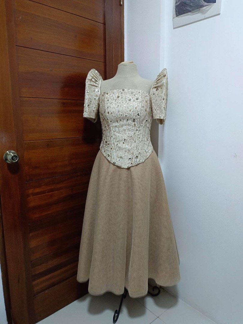 FOR RENT Filipiniana (Category: Evening dresses & gowns) located in Manila. Submitted by declutterdoctor (Listing ID 1406246005, Image 2). Description: pm for details :) available for meetup UST España and same day delivery.