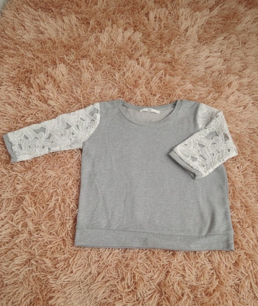 Gray Top with Lace Sleeves (Category: Blouses) located in Manila. Submitted by nnaya (Listing ID 1406279275, Image 1). Description: - Gray top - Elegant lace sleeves - Round neckline - Comfortable fit - Contrasting white sleeves medium up to large.
