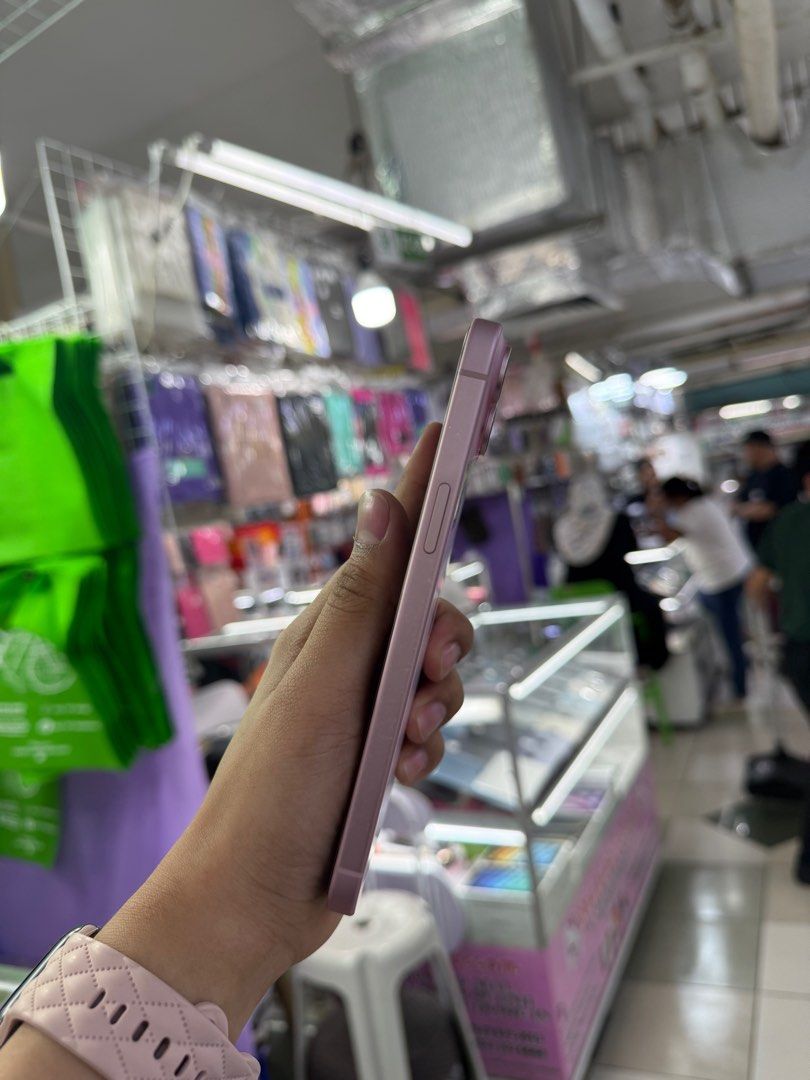iPhone 15 Plus 512GB Factory Unlock No Issue Secondhand (Category: iPhone 15 Series) located in Pasig City. Submitted by FarAndRayShop (Listing ID 1406122592, Image 3). Description: OPEN FOR SWAP/SELLING/BUYING (RFS: Buy and Sell) Price: 38,499 iPhone 15 Plus 512GB •Factory Unlock •NO HIDDEN ISSUES •TEST TO SAWA •Authentic Phone Physical store in Greenhills Shopping Center XC-07 Stall Number Look For Rayray Or Anika NO CASH INSTALLMENT We are ope