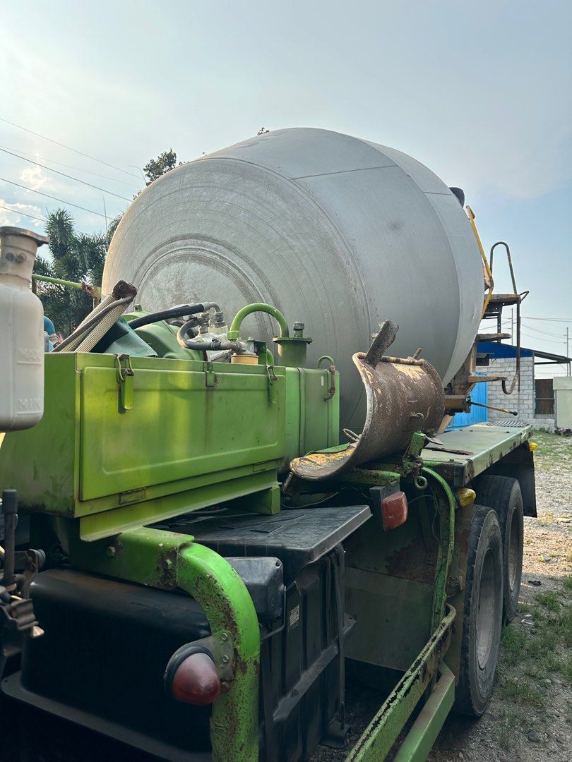 ISUZU GIGA CONCRETE MIXER (Category: Construction Tools & Equipment) located in Manila. Submitted by 0951-4410881 (Listing ID 1406166721, Image 3). Description: Isuzu giga concrete mixer engine=6uz1 capacity =7-8cbm for more information contact 0951-4410881.