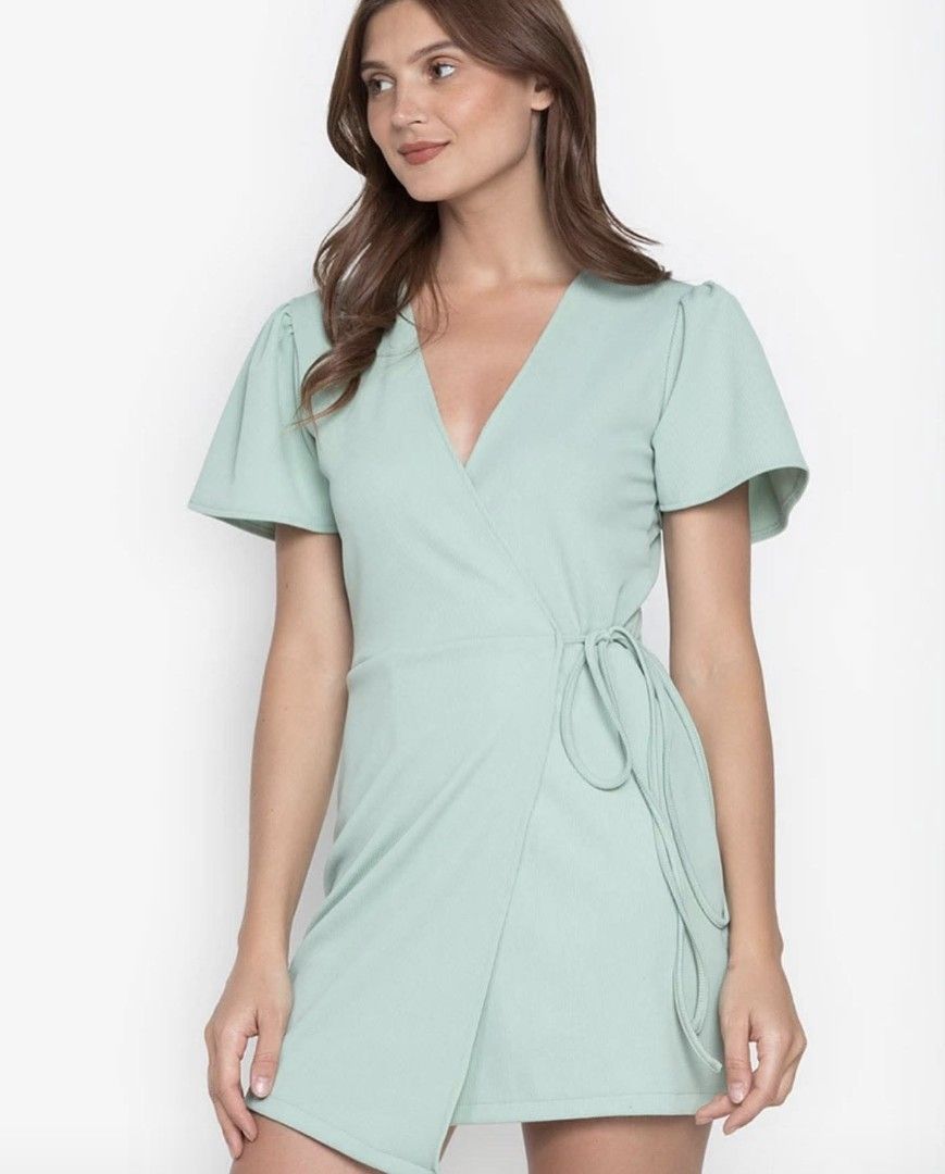 Juanita Wrap Dress - L (Category: Dresses) located in Muntinlupa City. Submitted by lsfinds (Listing ID 1406230021, Image 1). Description: - Juanita mint green wrap dress - Size L - V-neckline - Short, flutter sleeves - Tie closure at waist - Ribbed texture.
