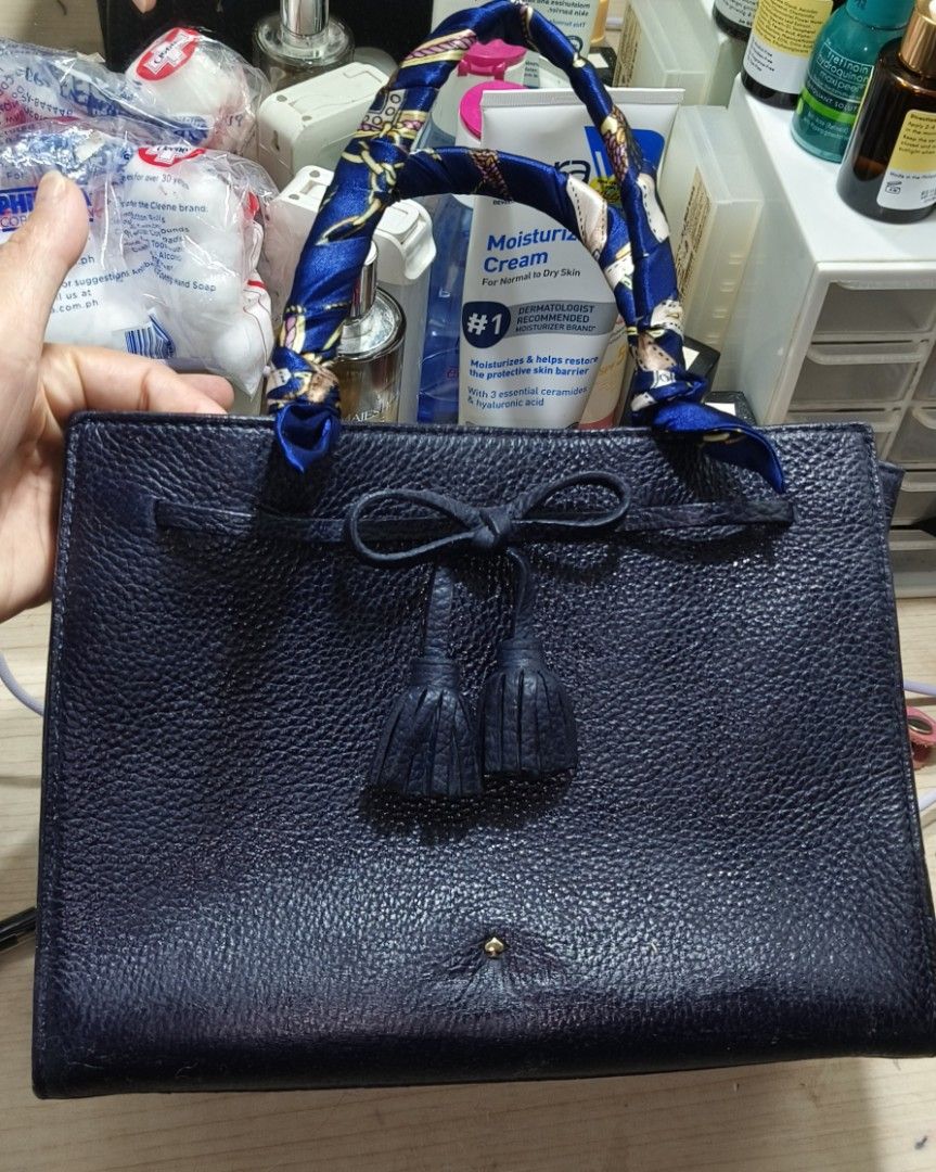 Kate Spade Small Satchel Bag (Category: Luxury Bags & Wallets) located in San Juan City. Submitted by manlove.co (Listing ID 1406192407, Image 2). Description: rfs: decluttering.