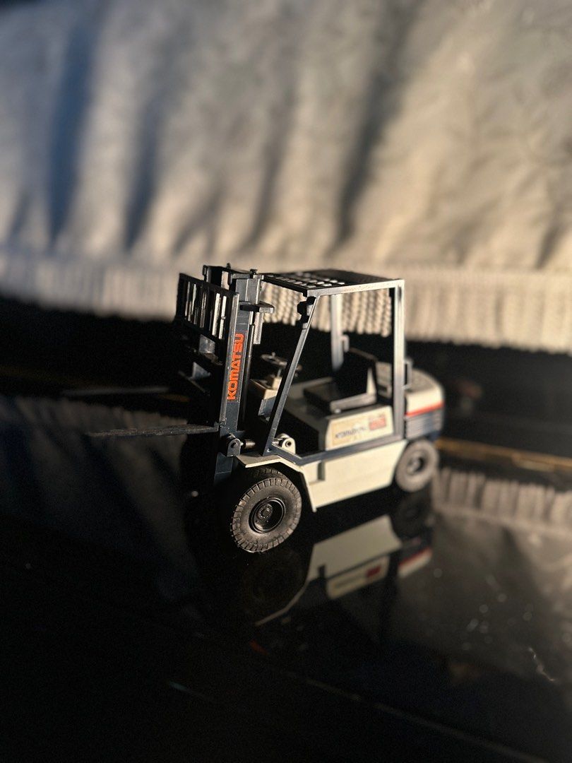 Komatsu FD25-11 forklift (Category: Vintage Collectibles) located in Singapore. Submitted by melattempts (Listing ID 1406253441, Image 1). Description: Vintage Collectible Toy ✨Letting go of this beauty (over 30 years) that’s been with us for a long time. It comes with the original box and shows natural wear & tear due to age, perfect for collectors who appreciate classics! 💛 Just hoping it finds a new home with someone who’ll treasure it more t