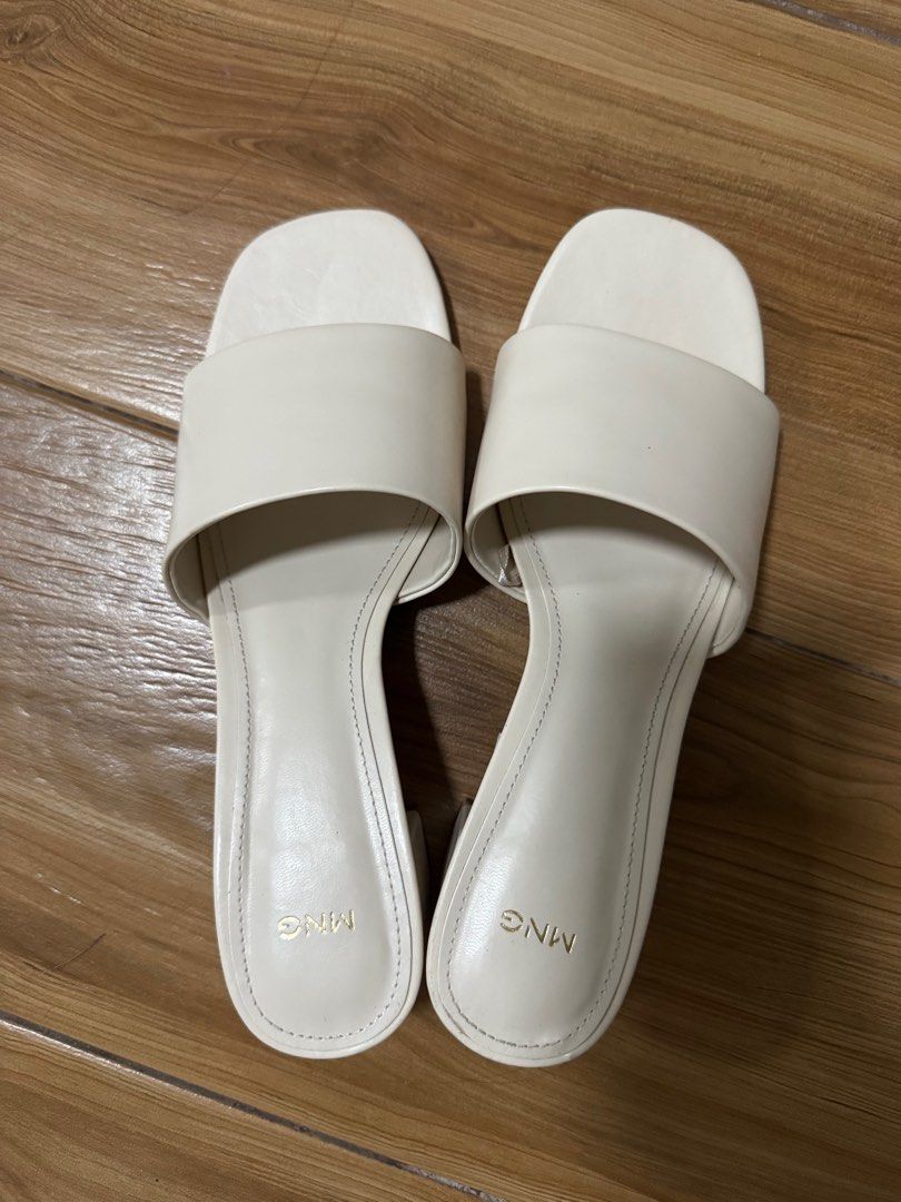 Mango White Sandals Heels Maria Used once (Category: Flats & Sandals) located in Quezon City. Submitted by mcdcdump (Listing ID 1406222554, Image 2). Description: Only used once RFS: Wrong size, too big for me. Binili ko lang sa mall kahit malaki sakin yung size because I needed to attend something slightly formal so i used it once for photos only. Slight dirt on soles only since nailakad ko siya outdoor papunta ng parking. Size EUR 38 UK 5 .