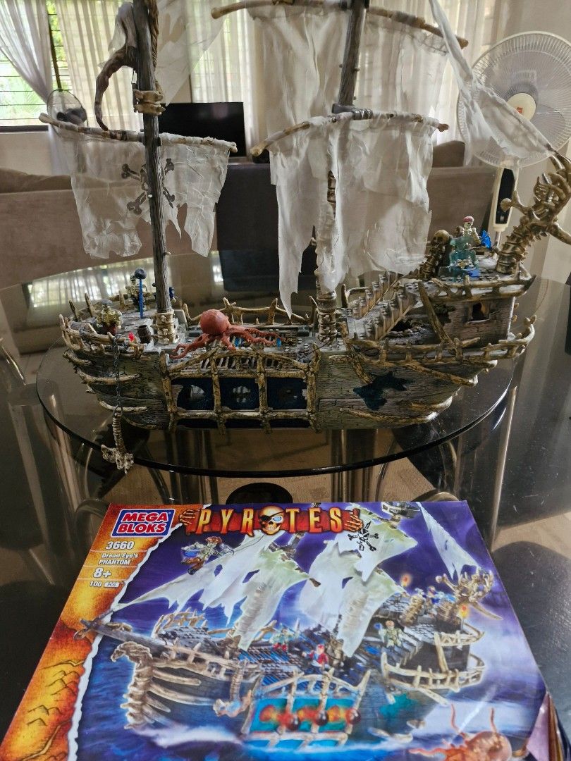 Mega Bloks Pyrates Ship (Category: Lego & Building Sets) located in Quezon City. Submitted by cakebagme (Listing ID 1406161419, Image 2). Description: - Mega Bloks Pyrates ship - Detailed design with sails and mast - Includes octopus figure and accessories - no box - Manual is included.